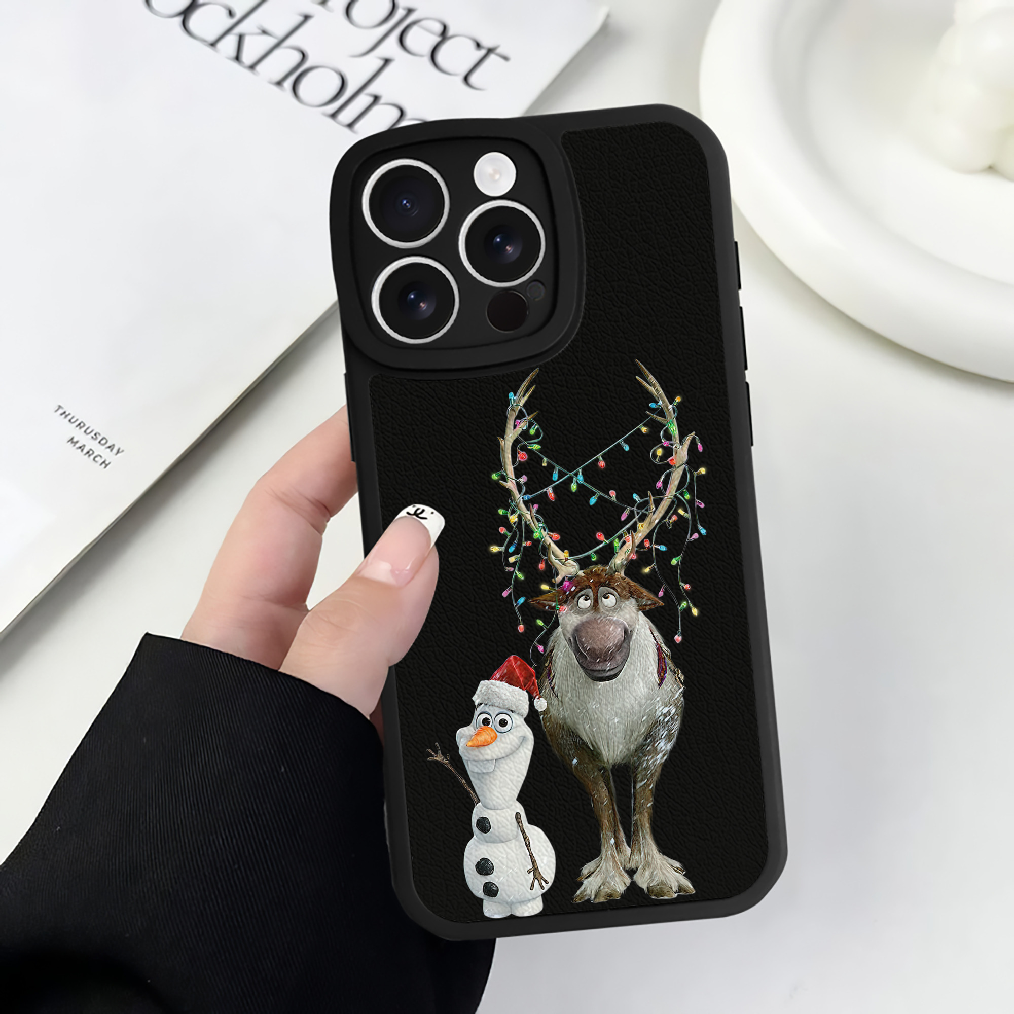 （画像用） アナと雪の女王 アンナ エルサ Frozen Anna Elsa 【iPhone 16シリーズ対応】シリコンスマホケース（レザー調） 材質：シリコン